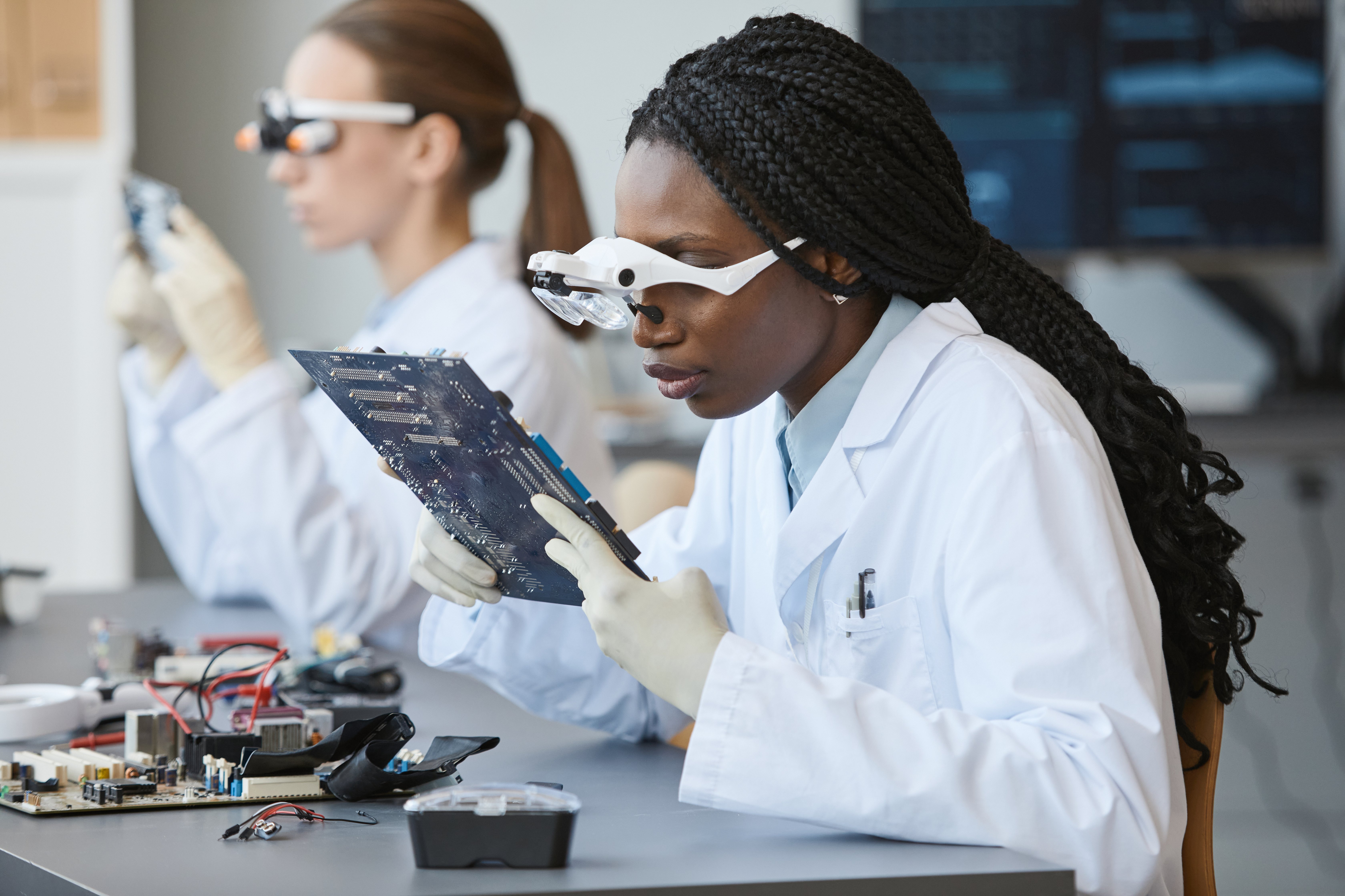 girls studying technology