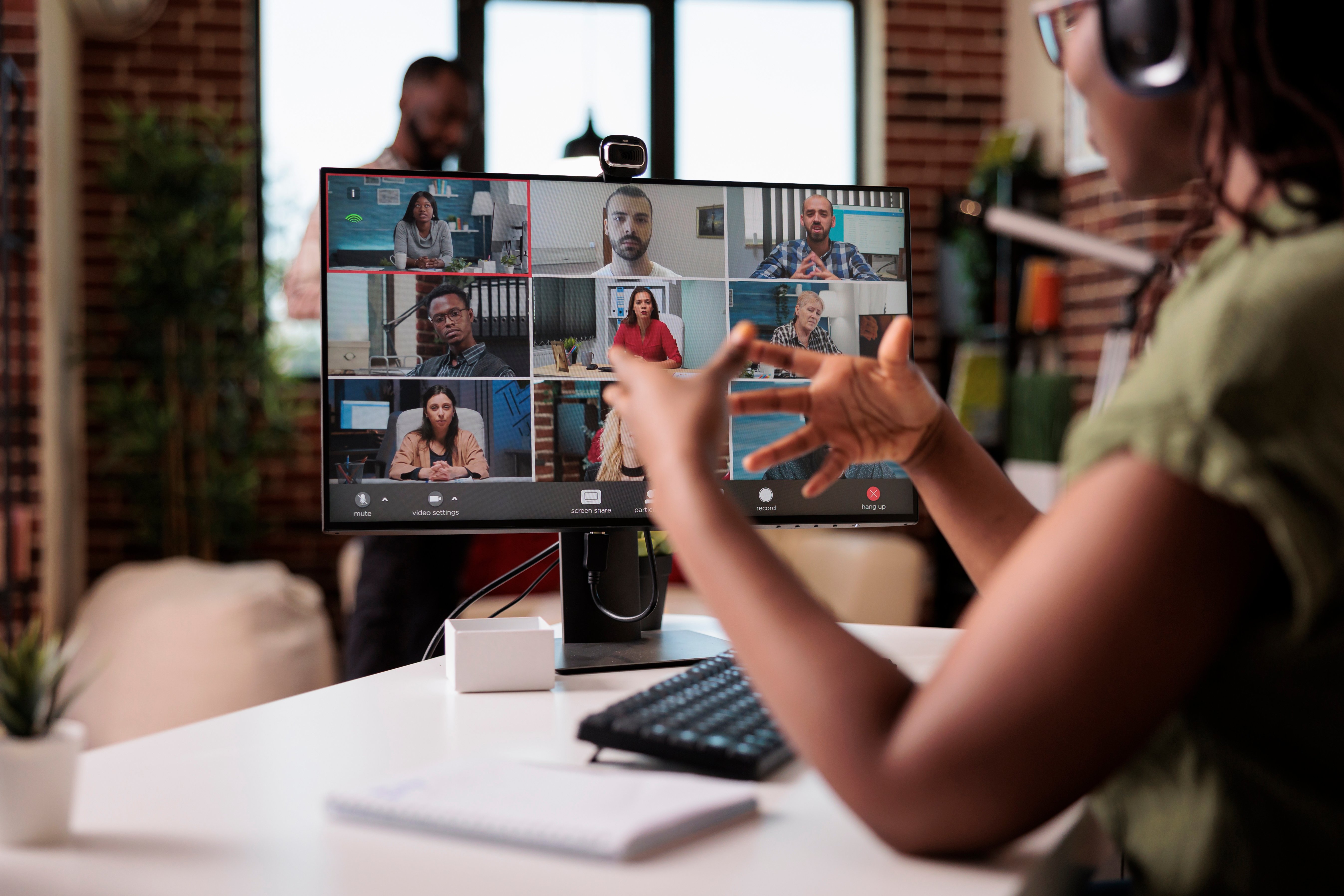 Start-up discussing cybersecurity