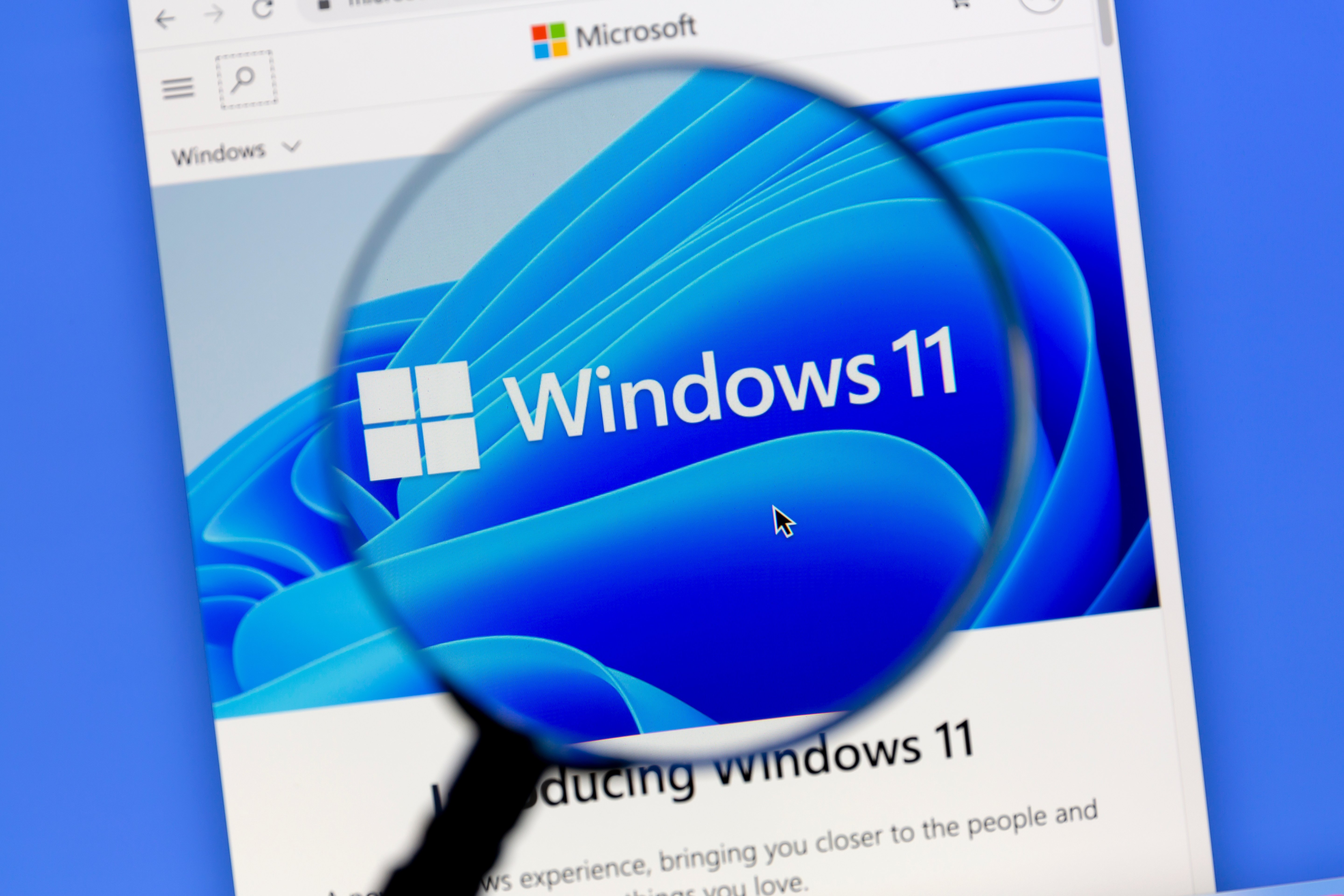 A magnifying glass on Windows 11